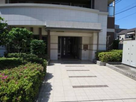 ミオカステーロ新小岩外観｜エントランスはオートロック完備しています。