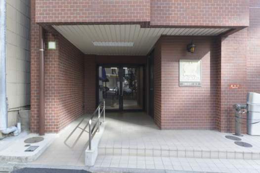 日興パレス永代外観｜エントランスです。オートロック付きで安心です。