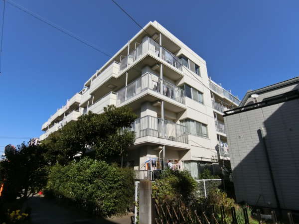いづみハイツ柴又外観共用部3｜静かな住宅地の一角で、うるささとは離れたロケーションです。