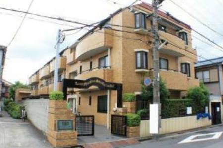 ライオンズマンション新小岩第７外観｜ライオンズマンション新小岩第７は３階建ての低層マンションです。大通りに面していないため静かな住環境です。