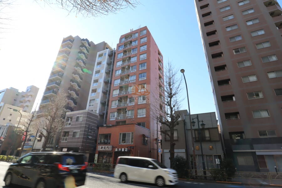 ペガサスマンション本郷外観1｜ペガサスマンション本郷は昭和５９年築、１２階建てのマンションです。名本郷通り沿いの東京大学前の立地です。東大前駅、本郷三丁目駅、春日駅、後楽園駅が利用可です。