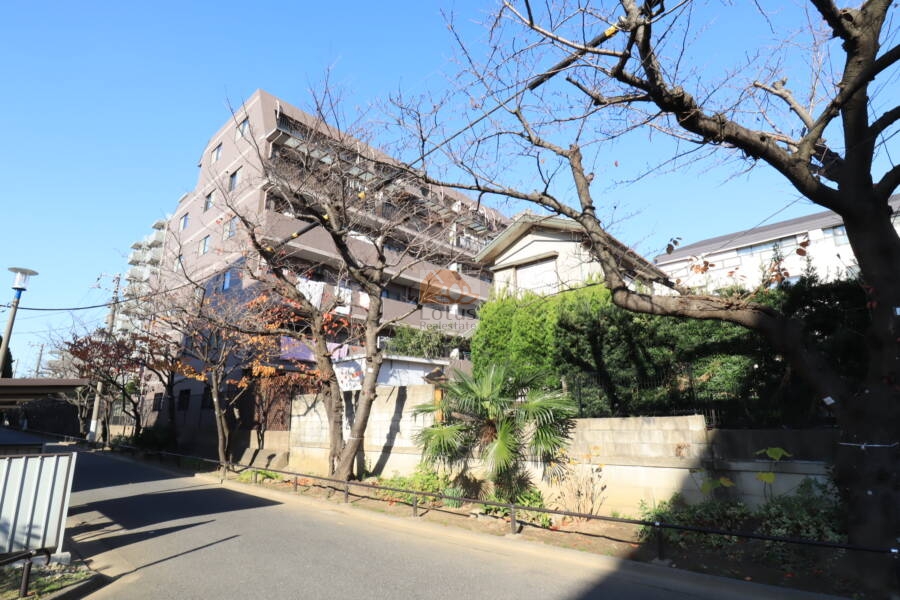 クレストフォルム西葛西パークサイド外観1｜クレストフォルム西葛西パークサイドは、住宅街の中にある7階建てのマンションです。