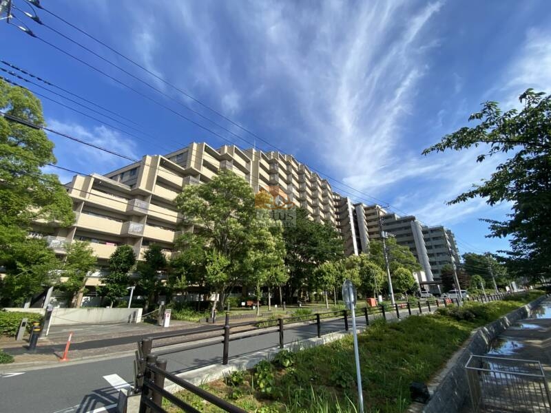 コスモ２１ザガーンズフォート外観４｜コスモ２１　ザ・ガーデンズフォートは、東京都江東区東砂4丁目にある総戸数583戸の大規模マンションです。2001年9月に竣工し、鹿島建設株式会社が施工しました。