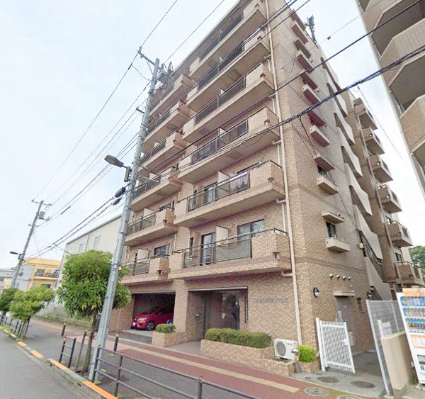 朝日綾瀬マンション外観２｜環七北通りに面した立地です。