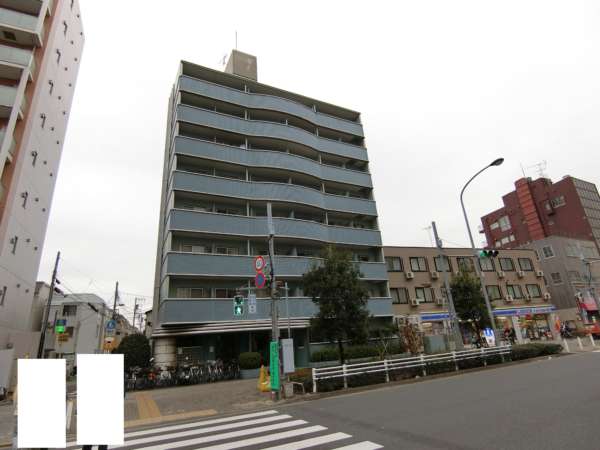 コスモスパジオ東大島外観共用部3｜Ｔ字の交差点のところにコスモスパジオ東大島があります。