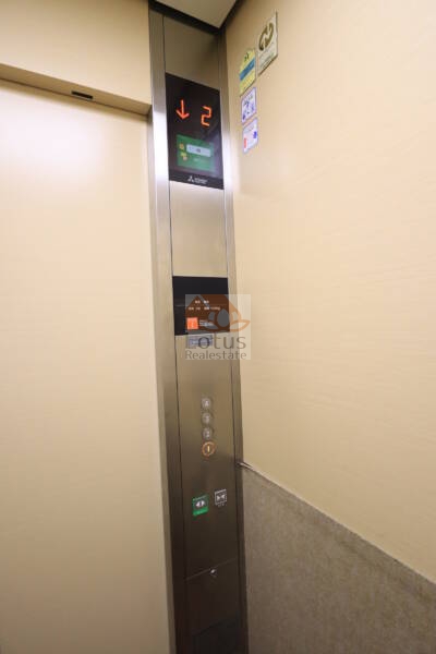 ライオンズマンション弥生町共用部5｜エレベータもリノベーション済みです。