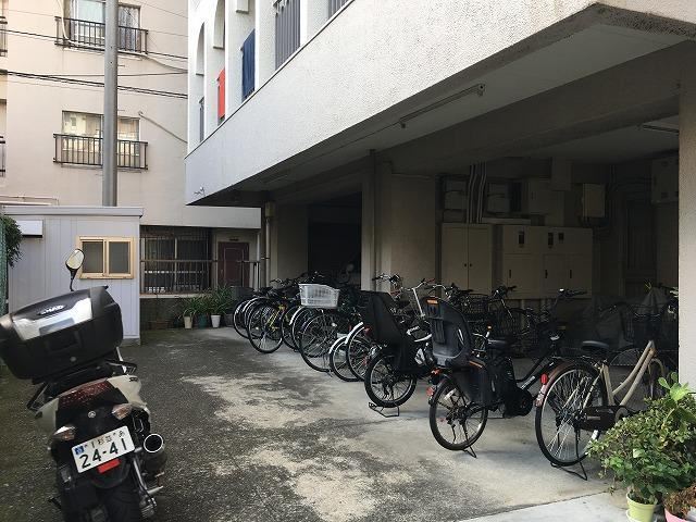 ニュー高円寺コーポラス共用部2｜駐輪場がしっかり確保されています。