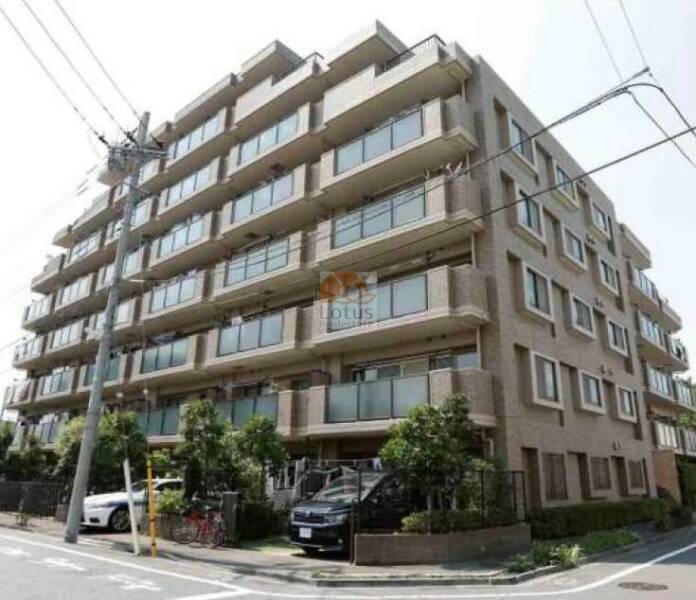 プレストジュール竹の塚外観３｜プレストジュール竹の塚は、2003年（平成15年）2月築、７階建てのマンションです。周辺は公園が多く緑が多い住環境です。ペットと住めるので、一緒にお散歩ができます。