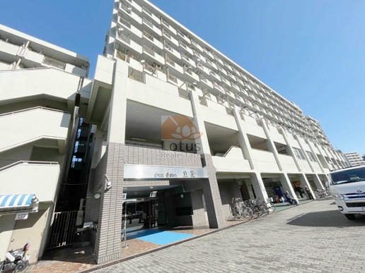 サンタウン立花２号棟外観２｜サンタウン立花は９階建てのマンションです。１～３号棟からなる大規模コミュニティです。