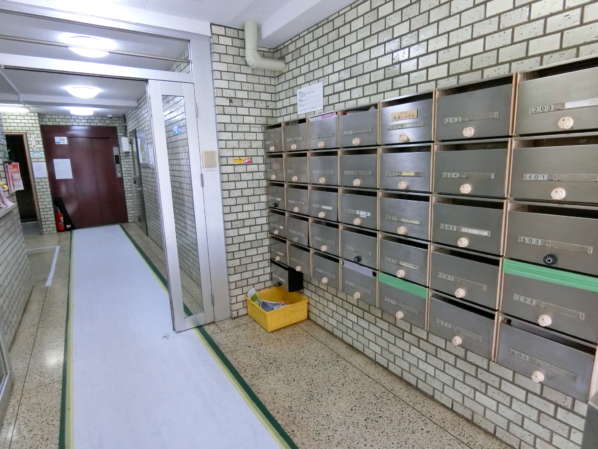 大蔵シャルム外観・共用部4｜突き当りにエレベーターがあります。