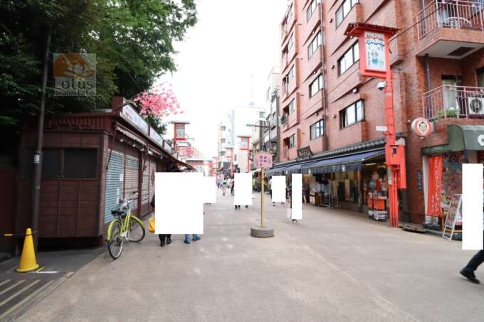 ライオンズマンション雷門外観2｜その道を「伝法院通り」といい、これもまた風情にあふれています。