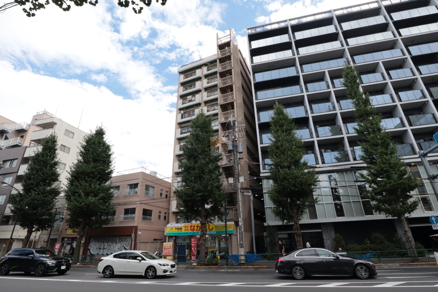 ハイライフ新中野は昭和48年築、12階建てのマンションです。