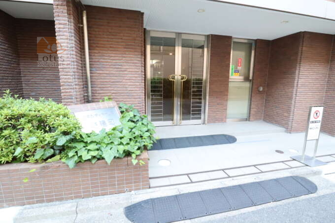 藤和シティホームズ東陽町エントランス1｜エントランスは永代通り沿いではなく、西側にあります。