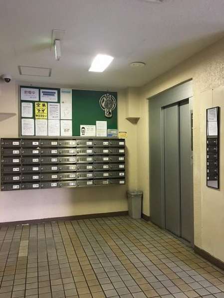 ニュー高円寺コーポラス共用部5｜メールポスト、エレベーターです。