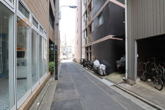 浅草橋グランドハイツ外観4｜エントランスは南側にあります。