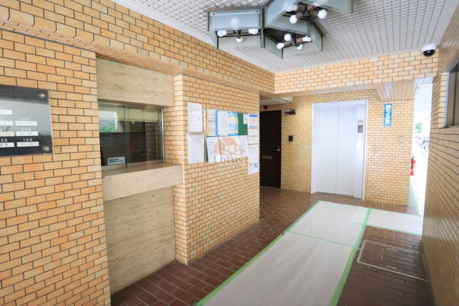 ライオンズマンション弥生町共用部2｜管理人さんは巡回となっていて、清掃などをしてくれています。