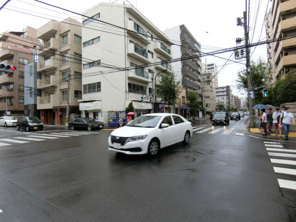グローリオ錦糸町アプローチ11｜錦糸１丁目の交差点も直進します。この辺りまでくると街並みは住宅街の様子となります。