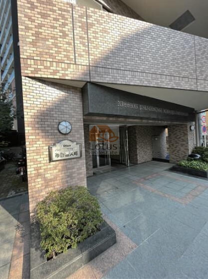 日神パレステージ市谷富久町外観2 (2)｜エントランスはオートロック完備であり、安心して生活することができます。