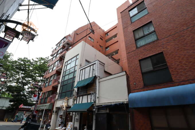 ライオンズマンション雷門外観3｜商業地ですので、一本中に入っても喧噪は避けられません。静かさを求めるタイプの方は違う物件かもしれません。その代わり、このタイプが良いとされるかたには、非常に適しているという場所です。