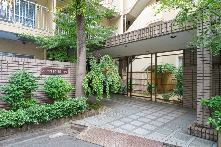 ハイツ日本橋中洲エントランス４｜周辺は静かな住宅地に立地します。
