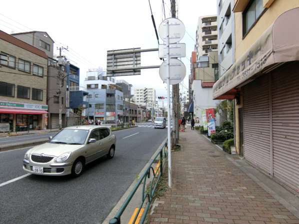 菊川パークホームズアプローチ2｜新大橋通を大島方面に歩きます。大通りは歩道が整備されていますので安全です。