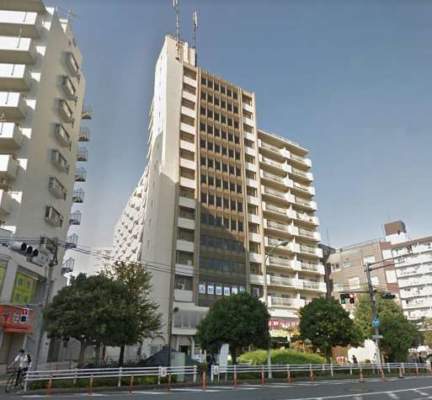 北新宿サマリヤマンション外観｜北新宿サマリヤマンションは１４階建てのマンションです。１階にスーパーが入っていて便利です。神田川沿い建ち、春には桜をみることができます。