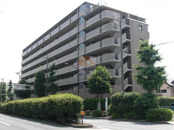 アドリーム石神井公園外観２｜アドリーム石神井公園は平成8年に建てられた8階建てのマンションで、総戸数は63戸です。オートロックや宅配ボックスの完備など、セキュリティ面や利便性に配慮しています。
