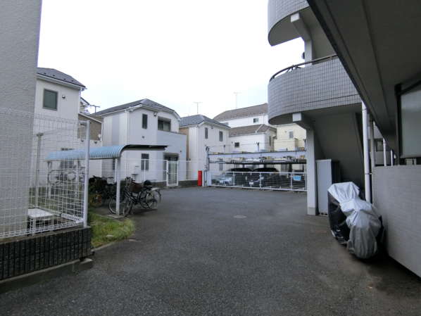 エクレール篠崎外観・共用部16｜駐車場は機械式駐車場ですので、車種には制限がありますのでご注意ください。