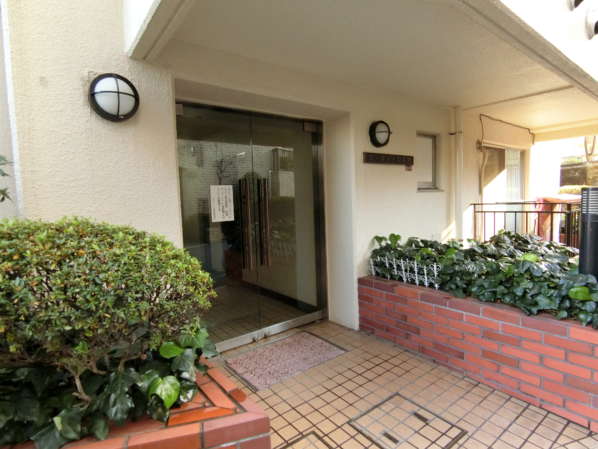 ローズハイツ荻窪外観・共用部7｜エントランスです。