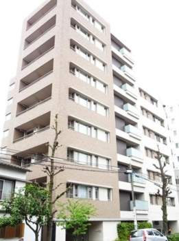 ブランズ文京小石川エアーフロント外観1｜ブランズ文京小石川エアーフロントは平成２３年築の９階建てのマンションです。「春日」駅から徒歩８分、「後楽園」駅から徒歩９分という便利な立地です。周辺にはスーパーが多く生活は快適です。