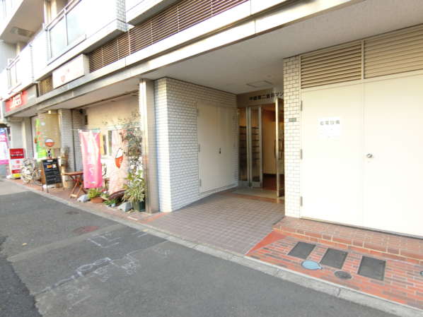中銀第二音羽マンシオン外観・共用部1｜エントランスはこじんまりとした感じ。