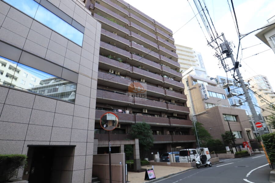 アンソレイユ湯島三組坂外観｜アンソレイユ湯島三組坂は平成１２年築の１３階建てのマンションです。