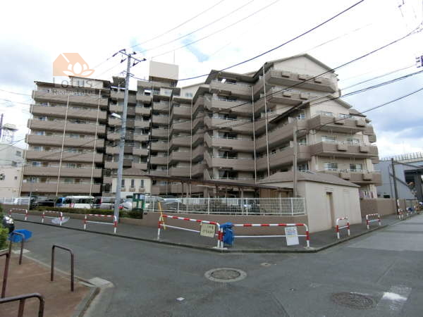 セントエルモ綾瀬外観共用部4｜駐車場は建物の裏手です。