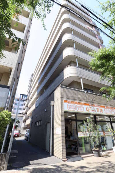 エンブレム木場外観2｜エンブレム木場は９階建てのマンションです。新耐震基準です。東西線「木場」駅から徒歩７分、「東陽町」駅から徒歩９分の立地です。映画館のある「イトーヨーカドー木場店」が徒歩圏内にあり便利です。