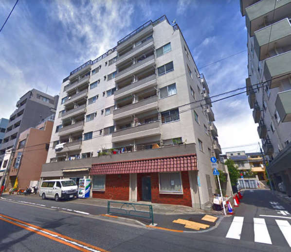 ハイツ東中野外観２｜ハイツ東中野は８階建てです。大久保通り沿いです。「中野坂上」駅から徒歩７分です。