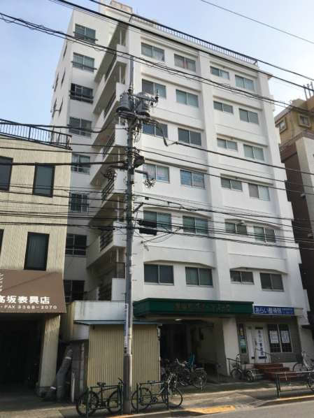 東中野グリーンパーク外観　1｜東中野グリーンパークは９階建てのマンションです。スーパーが斜向かいにあり便利です。