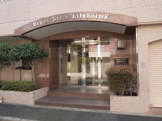 ロイヤルプラザ北小岩エントランス｜エントランスはオートロック付きです。
