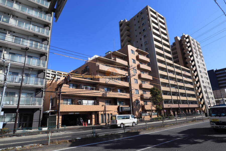 ライオンズマンション青戸第５外観3｜環七通り沿いにあります。「青砥」駅から徒歩１３分程です。