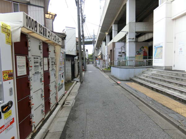 セントエルモ綾瀬アプローチ4｜駅前の様子です。