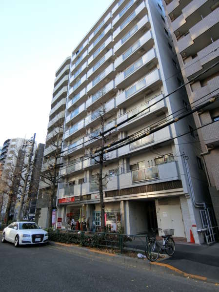 中銀第二音羽マンシオン外観・共用部3｜中銀第２音羽マンシオンは昭和58年築、１１階建てのマンションです。音羽通りに面した立地で、最寄り駅は有楽町線「江戸川橋」駅です。有楽町線「護国寺」駅も利用可です。