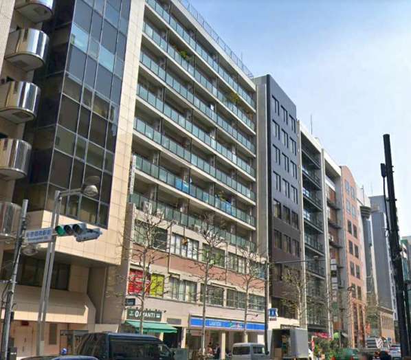 中公ビル御苑グリーンハイツ外観｜中公ビル御苑グリーンハイツは10階建てのマンションで新宿通りに面しています。丸ノ内線「新宿御苑前」駅から徒歩1分のアクセスの良い立地です。
