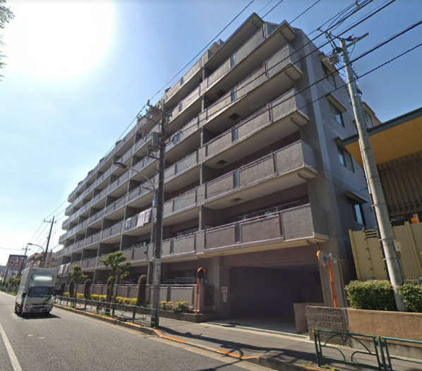 日神パレステージ石神井台外観１｜日神パレステージ石神井台は平成１４年築８階建てのマンションです。新青梅街道沿いにあり、道路を挟んだ向かい側には石神井台地域集会所、扇谷公園があります。