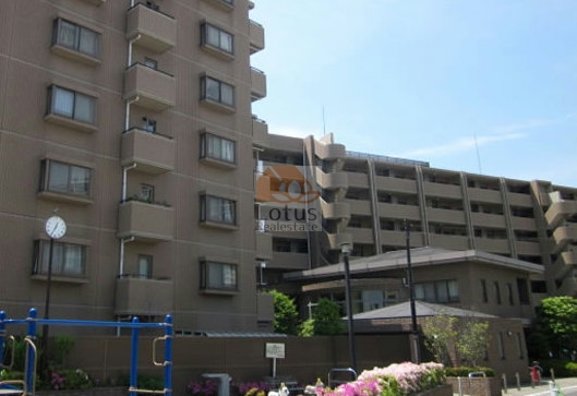コスモタウン金町外観｜コスモタウン金町は、平成12年築、8階建てのマンションです。