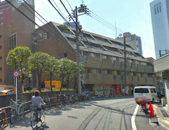 シェモワ新宿外観３｜シェモワ新宿は６階建てのマンションです。周辺は静かな住宅街です。
