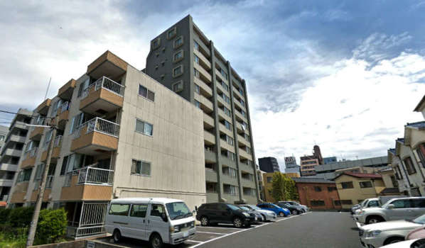 リベール西葛西は平成１３年築の１１階建てのマンションです。「西葛西」駅から徒歩３分の便利な立地です。