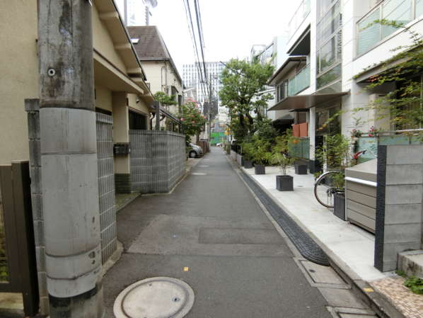 ライオンズシティ西新宿アプローチ2｜さらに進むと戸建て街・住宅街になります。