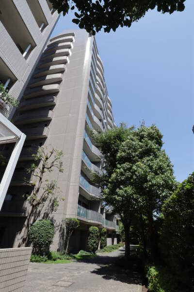 アルカハビタ外観1｜アルカハビタは、平成9年築、14階建てのマンションです。
