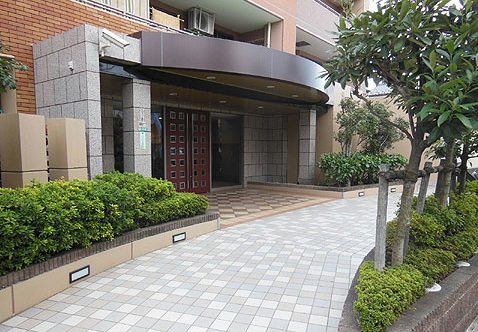 レクセルガーデン船堀エントランス１｜エントランスは車寄せ付きで便利ですね。