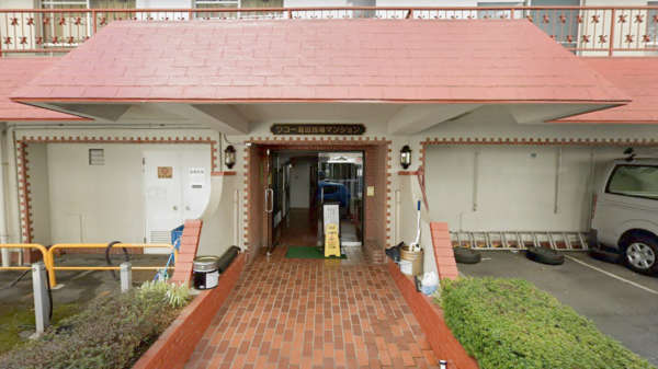 ワコー高田馬場マンション外観２｜エントランスです。