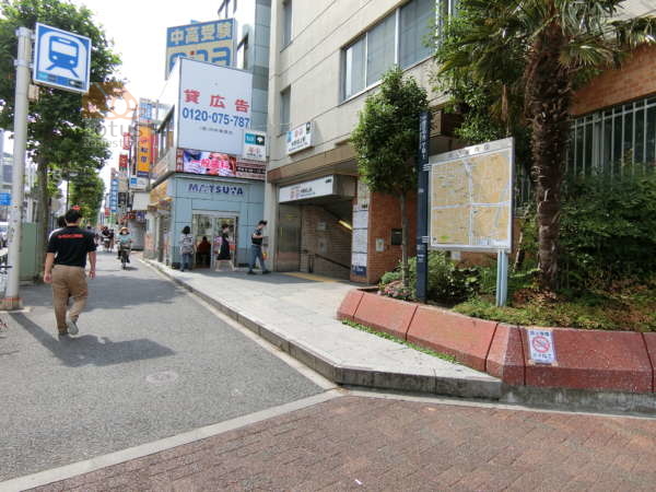 中野坂上駅２番出口1｜中野坂上アムフラットの最寄り駅は中野坂上駅です。２番出口がいいでしょう。